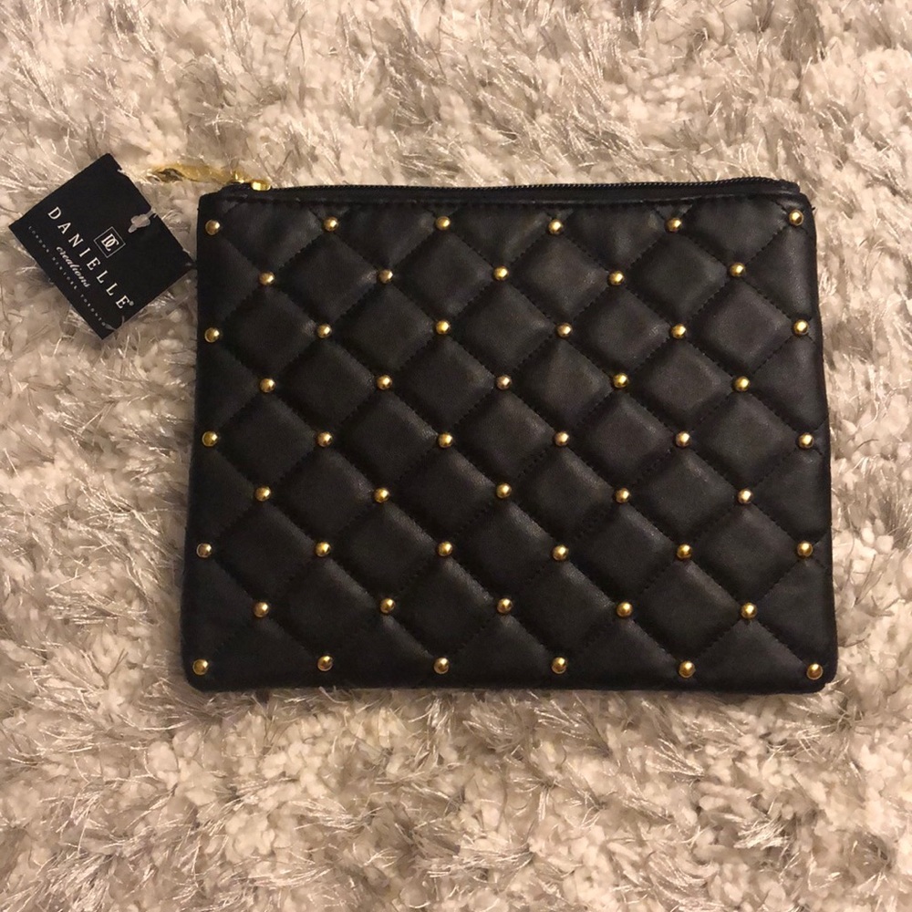 🌸2 for $10🌸 Black & Gold zip up pouch